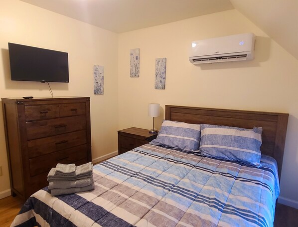 3 bedrooms, free WiFi, bed sheets - 43 Cliff - Apt 2 - 3 bdrm apt in City Center Oneonta, walkable to Main St (Oneonta)