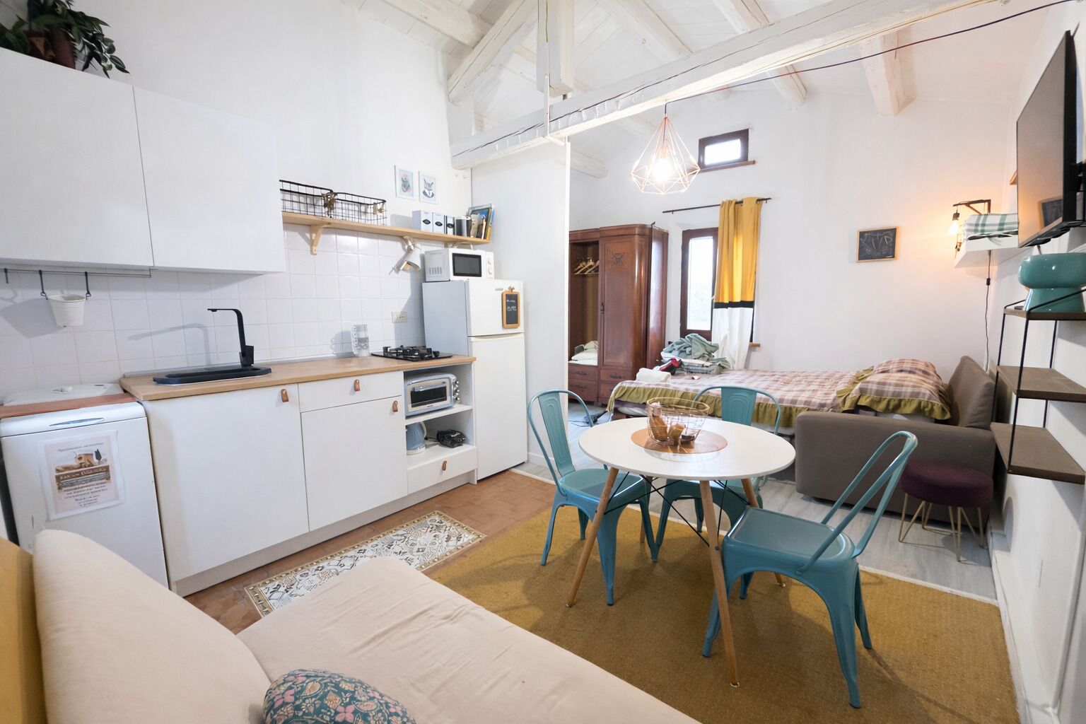 1 slaapkamer, een strijkplank/strijkijzer, wifi, beddengoed