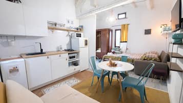 1 slaapkamer, een strijkplank/strijkijzer, wifi, beddengoed