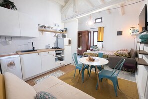 1 dormitori, planxa i posts de planxar, wifi i roba de llit 