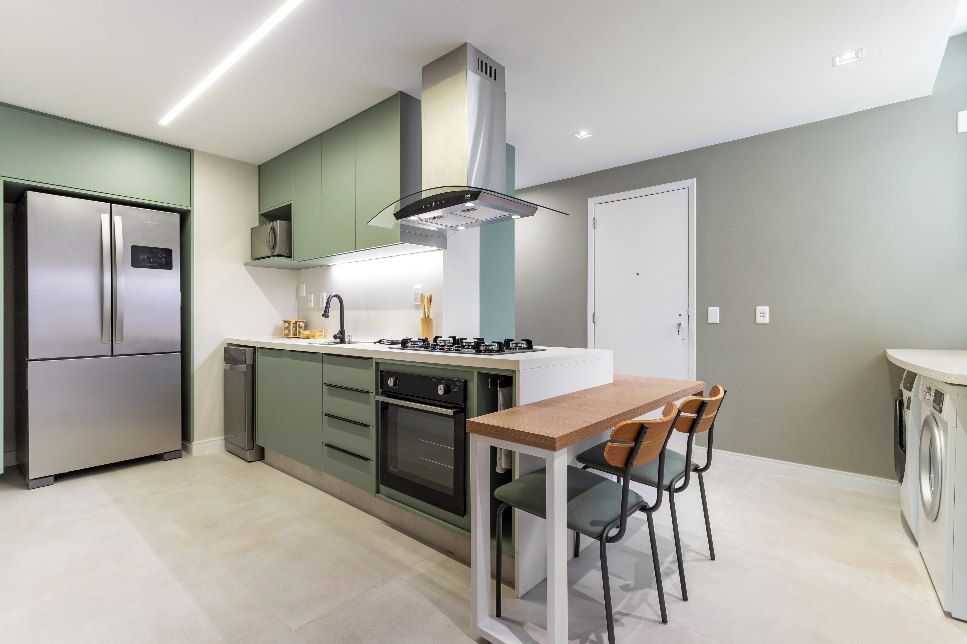 Micro-ondes, four, plaque de cuisson, lave-vaisselle