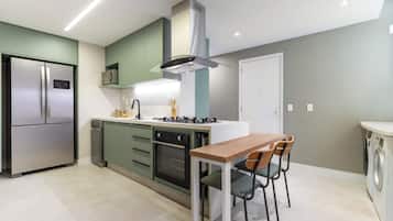 Micro-ondes, four, plaque de cuisson, lave-vaisselle