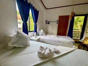 Chambre Standard avec lits jumeaux, balcon | Wi-Fi gratuit, draps fournis