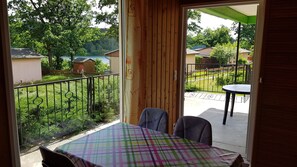 Dining - Quietly located bungalow with a view of the dam (Zeulenroda-Triebes)
