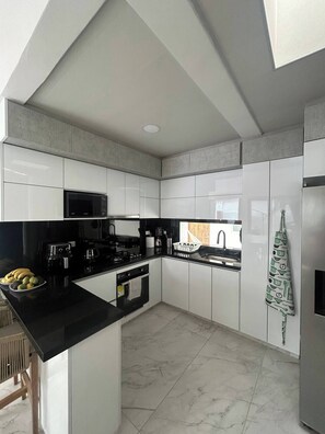Fridge, microwave, oven, coffee/tea maker - Welcome to Casa Palmera Privada (Girardot)