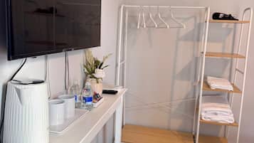 6 bedrooms, in-room safe, free WiFi, bed sheets