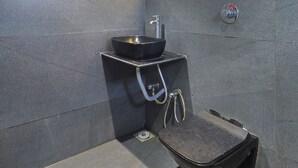 Suite | Bilik Mandi