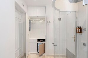 Habitación clásica | Caja de seguridad en la habitación y insonorización 