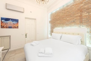 San Pietro Suite | In-room safe, soundproofing, iron/ironing board, free WiFi - Primus Monti Suites  (Rome)