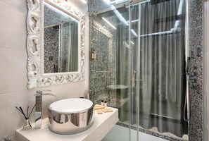 Trevi Suite | Bathroom