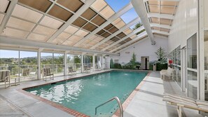 Piscina interna, piscina aquecida