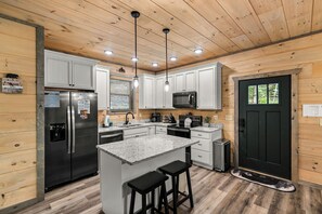 Geladeira, micro-ondas, fogão, cooktop