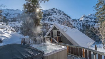 Tina de hidromasaje al aire libre