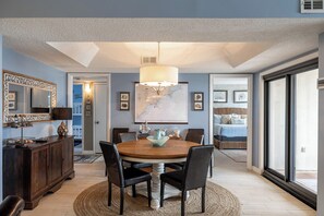 Dining - Summer Winds A-207 - Oceanfront 2nd Floor 3BR, 2BA - complex amenities! (Indian Beach)