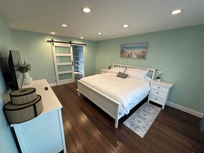 3 bedrooms, travel crib, WiFi, bed sheets