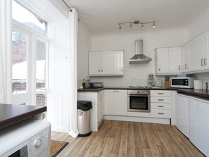 Fridge, microwave, oven, dishwasher - Grade 2 Listed Spacious Town House in Beaumaris - Pass the keys (Beaumaris)