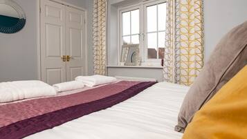 4 bedrooms, iron/ironing board, free WiFi, bed sheets