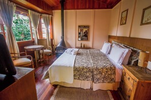 Comfort Double Room | Individually decorated, individually furnished, desk, laptop workspace - Pousada Apoema (Petrópolis)