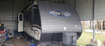 Cozy RV with WiFi and AC in charming Theriot