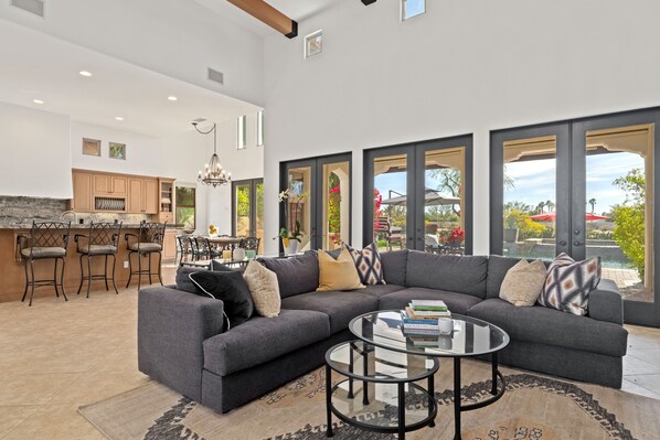 Smart TV, fireplace - Coachella and Stagecoach Villa Special (La Quinta)