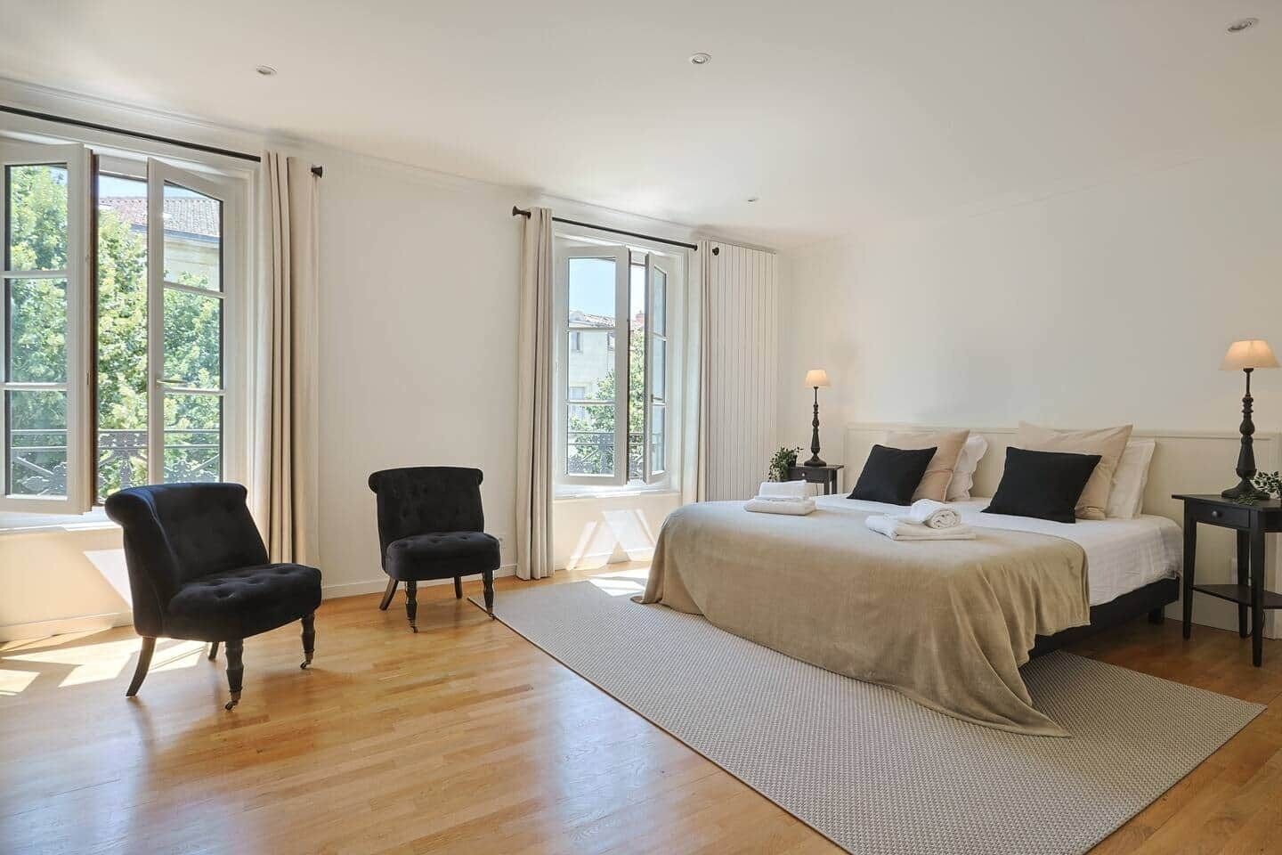 3 chambres, fer et planche à repasser, Wi-Fi, draps fournis