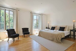 3 chambres, fer et planche à repasser, Wi-Fi, draps fournis