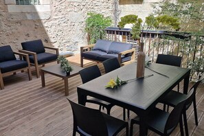 تناول الطعام بالخارج