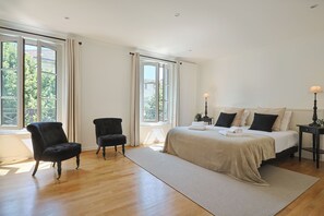 3 chambres, fer et planche à repasser, Wi-Fi, draps fournis