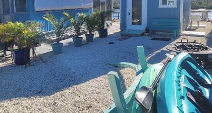 Cozy studio in serene Ruskin with AC and WiFi