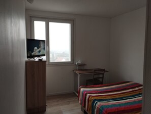 2 bedrooms, bed sheets
