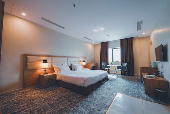 Habitación doble, bañera de hidromasaje | 1 dormitorio, sistema de insonorización, wifi gratis