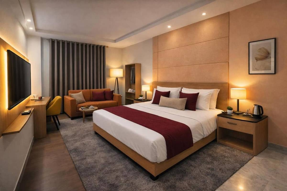 高档床上用品、羽绒被、记忆海绵床垫、客房内保险箱