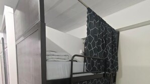 Male Dorm Room up A - Phuket Inn Patong Hub (Patong)