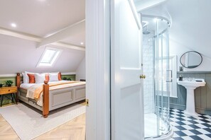 2 bedrooms, iron/ironing board, WiFi, bed sheets - Charming 2-bedroom Flat in York - Sleeps 6 (York)