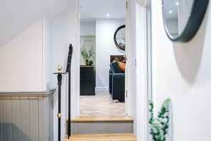 Interior - Charming 2-bedroom Flat in York - Sleeps 6 (York)