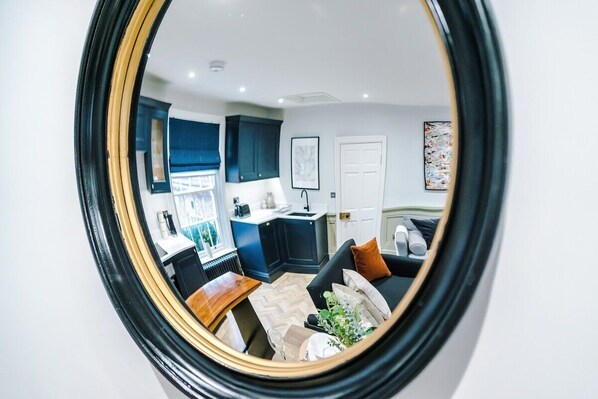 Interior - Charming 2-bedroom Flat in York - Sleeps 6 (York)