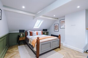 2 室のベッドルーム、アイロン / アイロン台、WiFi、ベッドシーツ