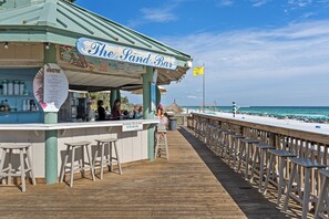 Bar (on property) - Large Beachfront Balcony, 2 Suites, Lagoon Pool (Destin)