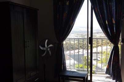 Arendsnest Self Catering penthouse apartment with spectacular views .