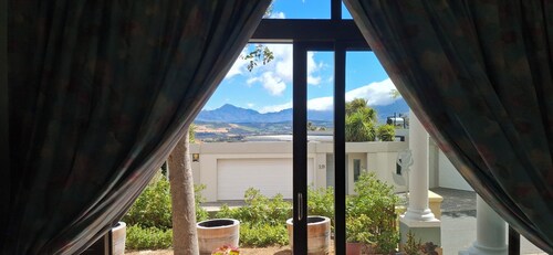 Arendsnest Self Catering Studio Apartment with spectacular views.