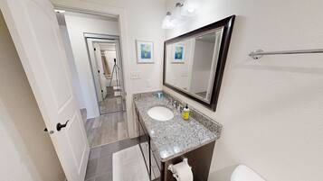 SĂšche-cheveux, serviettes fournies