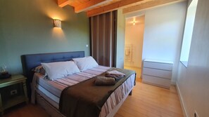 1 bedroom, bed sheets