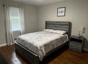 2 Schlafzimmer, BĂŒgeleisen/BĂŒgelbrett, WLAN, BettwĂ€sche