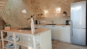 Mikroaaltouuni, uuni, liesi, astianpesukone