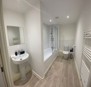 Handtücher, Seife, Toilettenpapier