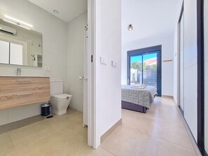 2 slaapkamers, een strijkplank/strijkijzer, gratis wifi, beddengoed