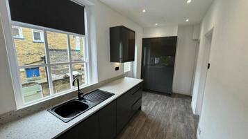 Rumah | Dapur pribadi | Lemari es, microwave, oven, dan kompor