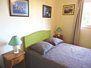 5 chambres, fer et planche à repasser, Wi-Fi, draps fournis