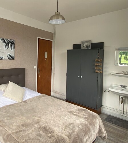 Serene bed & breakfast with WiFi in charming Barlest