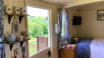 1 bedroom, bed sheets